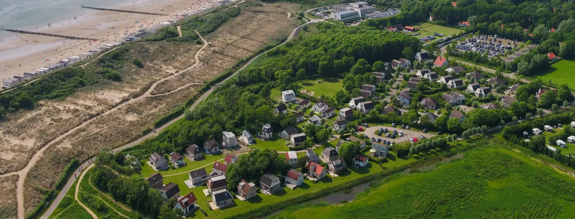Luchtfoto van vakantiepark Galgewei in Dishoek, Zeeland